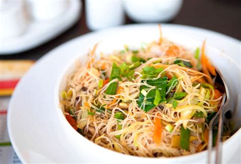 easy-thai-fried-rice-noodles image