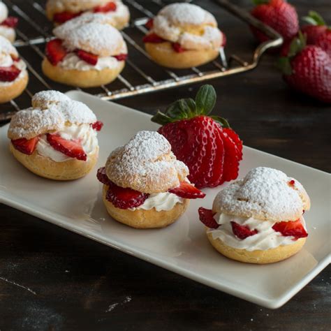 strawberries-n-cream-puff-ring-grannie-frannies image