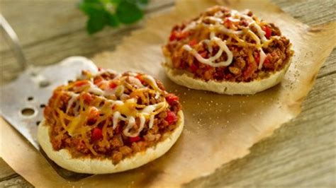 english-muffin-pizza-joes-kitchen-explorers-pbs-food image