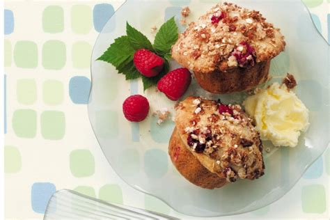 cinnamon-crunch-raspberry-muffins-canadian image