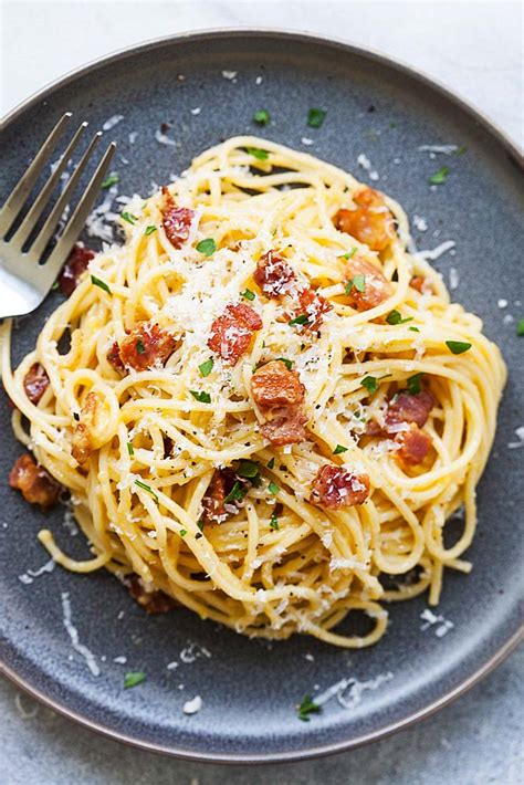 spaghetti-carbonara-cheesy-and-delicious-easy image