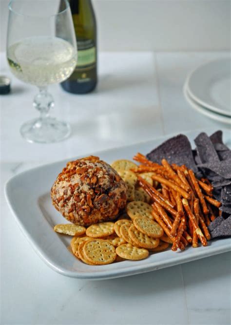 vegan-spicy-cheese-ball-with-sriracha-and-lime-heart-of image