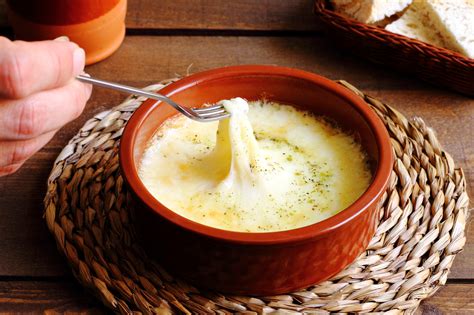 slow-cooker-beer-cheese-fondue-get-crocked-slow image