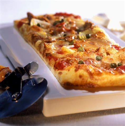 pizza-wth-tuna-and-capers-recipe-eat-smarter-usa image
