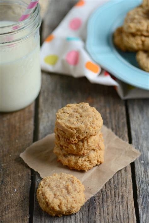 easy-no-flour-peanut-butter-oatmeal-cookies-4 image
