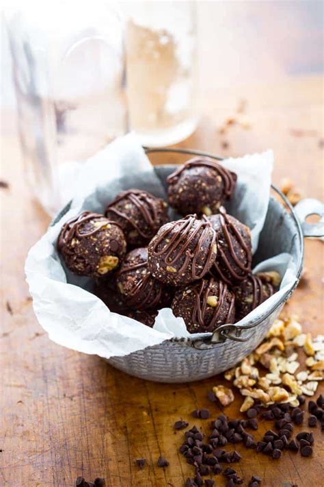 dark-chocolate-walnut-vegan-energy-balls-healthy image