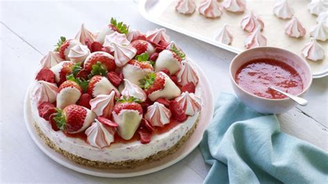 eton-mess-cheesecake-recipe-bbc-food image