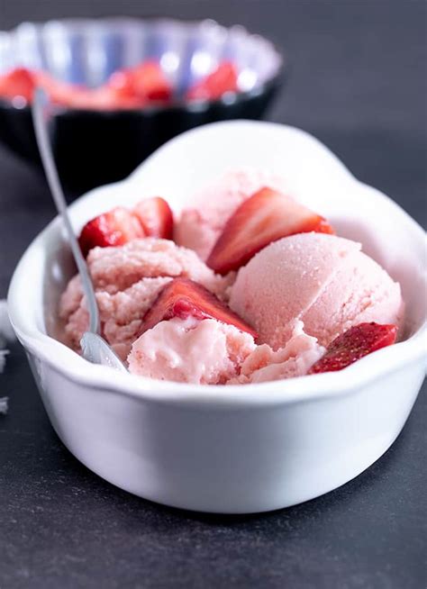 how-to-make-frozen-yogurt-strawberry-froyo-at-home image