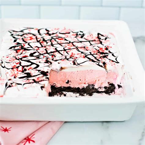 peppermint-ice-cream-cake-recipe-quick-simple image