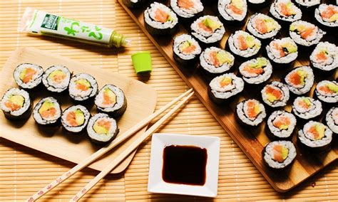 smoked-salmon-and-avocado-sushi-recipe-uncut image