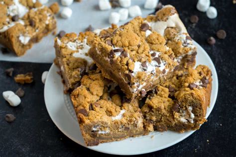 fluffernutter-chocolate-chip-cookie-bars-12-tomatoes image