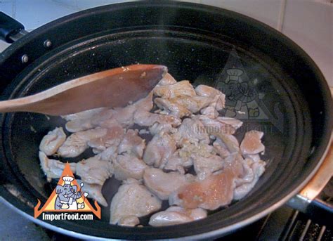 recipe-thai-cashew-chicken-gai-pad-med-mamuang image