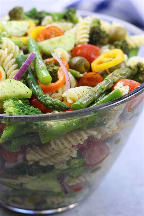 how-to-make-crowd-pleasing-springtime-pasta-salad image