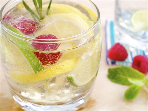 rosemary-raspberry-lemonade-recipes-dr-weils image