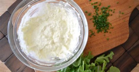creamy-horseradish-dressing-over-900-easy image