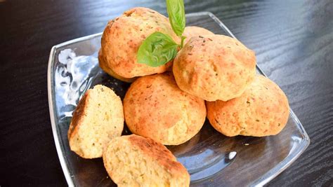 fluffy-crispy-cheese-herbed-biscuits image