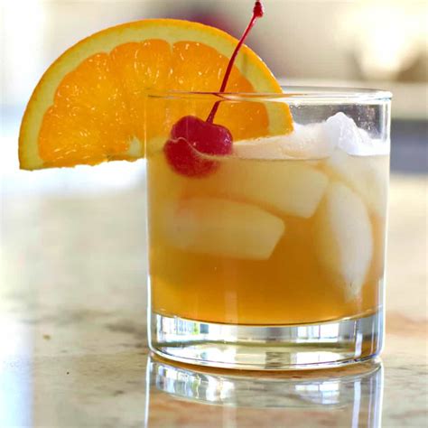 amaretto-sour-classic-cocktail-recipe-homemade image