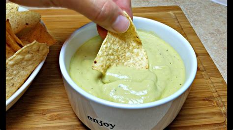 creamy-green-salsa-recipe-mexican-restaurant image