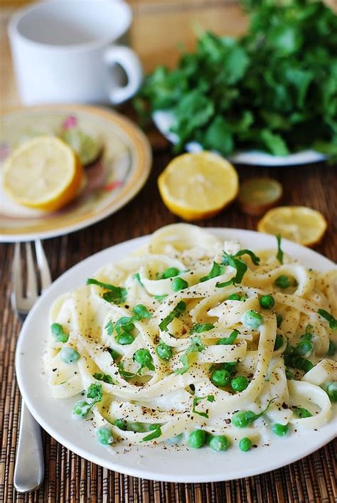 healthy-fettuccine-alfredo-with-cauliflower-sauce-and image