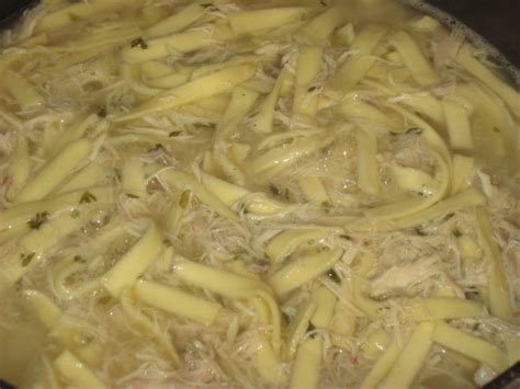 chicken-and-noodles-over-mashed-potatoesthats image