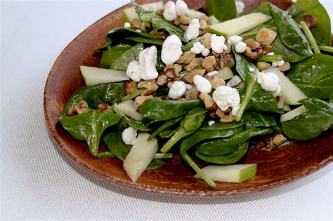 spinach-salad-with-goat-cheese-walnuts-green image