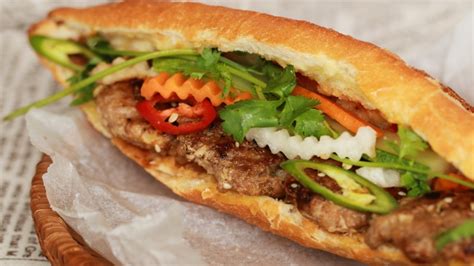 grilled-pork-sandwich-bnh-m-thịt-nướng-helens image