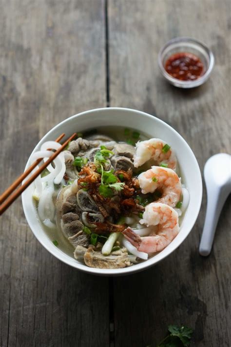 vietnamese-bnh-canh-gi-heo-tm-thick-noodles-w image