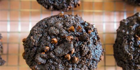 chocolate-streusel-muffins-the-pioneer-woman image