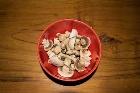 recipe-for-greek-style-sauteed-mushrooms image