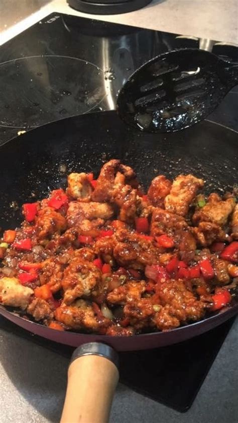 recipe-simple-honey-chilli-chicken-delishably image