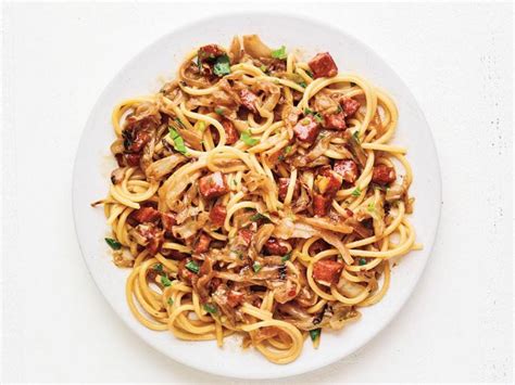 spaghetti-with-kielbasa-and-caramelized-cabbage-food image