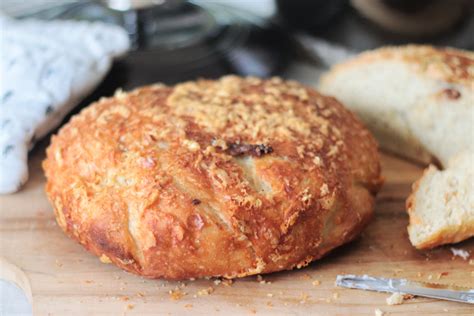 easy-roasted-garlic-and-asiago-artisan-bread-video image