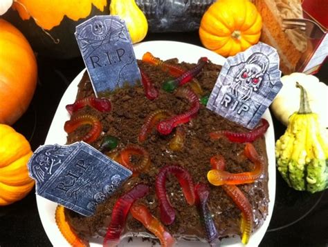 recipe-haunted-graveyard-cake-duncan-hines-canada image
