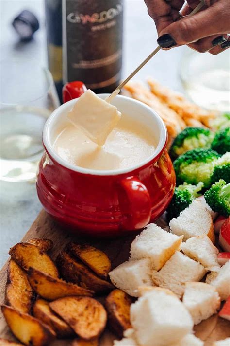 easy-cheese-fondue-recipe-with-white-wine-creamy image