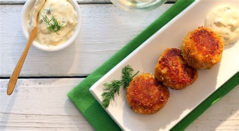 snow-crab-cakes-with-dill-parmesan-rmoulade image