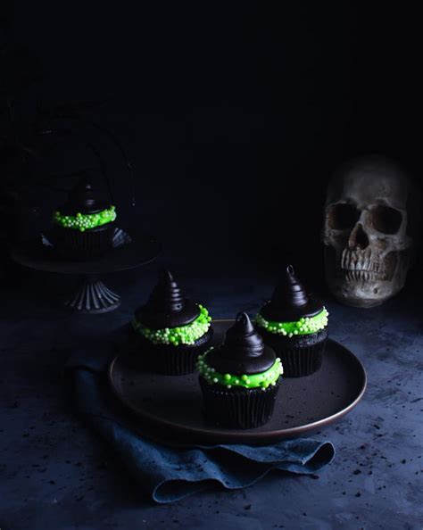 the-easiest-witch-hat-cupcakes-the-simple-sweet-life image