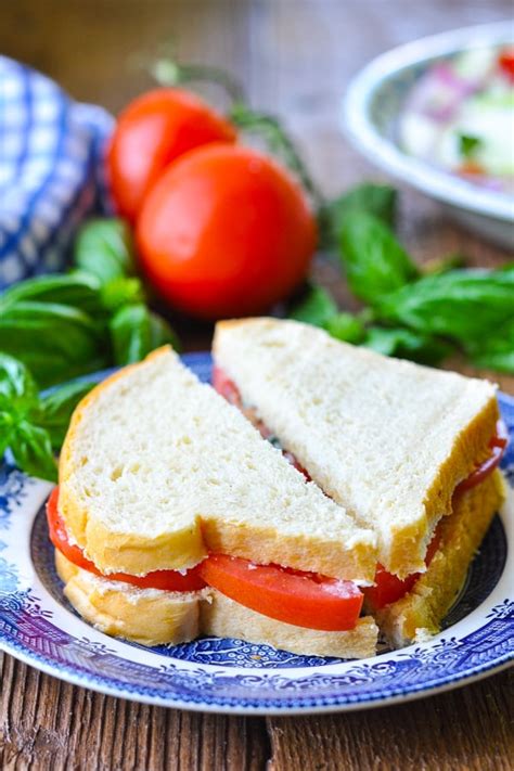 tomato-sandwich-the-seasoned-mom image