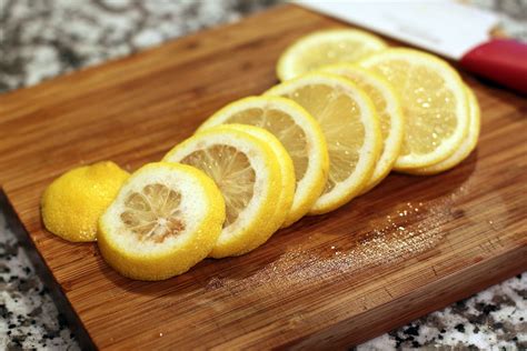 lemon-confit-lemon-syrup-part-it-square-in-the image