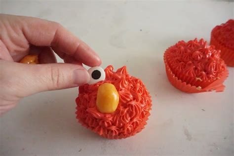 easy-elmo-cupcake-recipe-sequins-in-the-south image