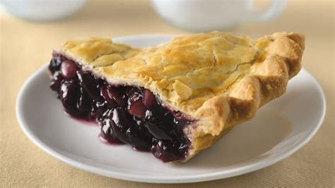 amaretto-sweet-cherry-pie-recipe-pillsburycom image