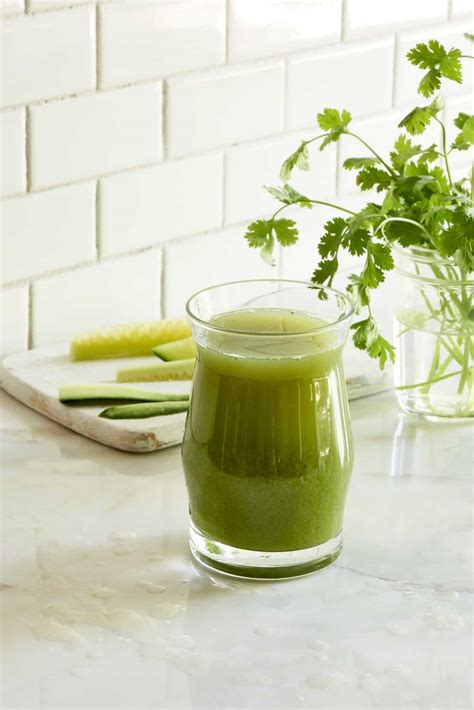 alkaline-low-sugar-green-juice-recipe-the-blender-girl image