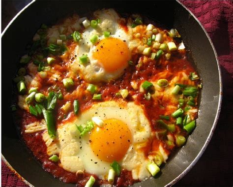 shakshuka-tunisian-eggs-poached-in-tomato-sauce image