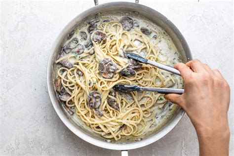 creamy-garlic-mushroom-pasta-recipe-feelgoodfoodie image