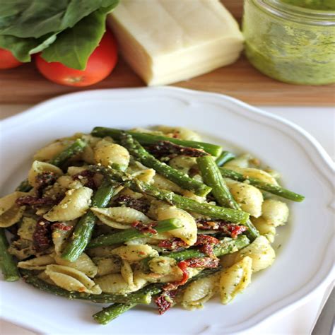 pesto-pasta-with-sun-dried-tomatoes-and-roasted-asparagus image