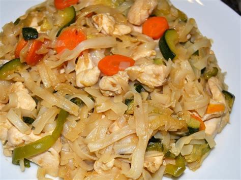 rice-noodles-with-chicken-and-vegetables-recipe-and image