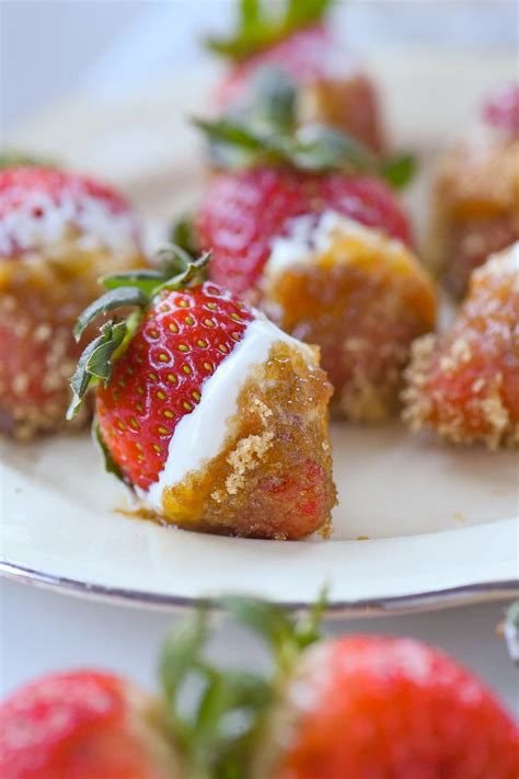 strawberries-with-sour-cream-and-brown-sugar image