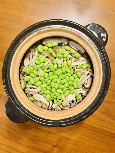 mixed-mushroom-and-hijiki-rice-happy-donabe-life image