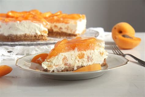 no-bake-apricot-cheesecake-with-white-chocolate image