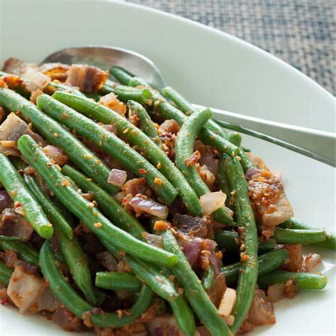 roasted-garlic-green-beans-and-pancetta-club-house-for-chefs image
