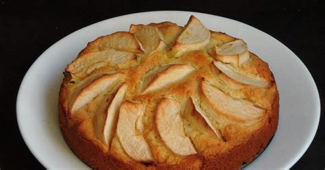 ppelkakaswedish-apple-cake-priyas-versatile image